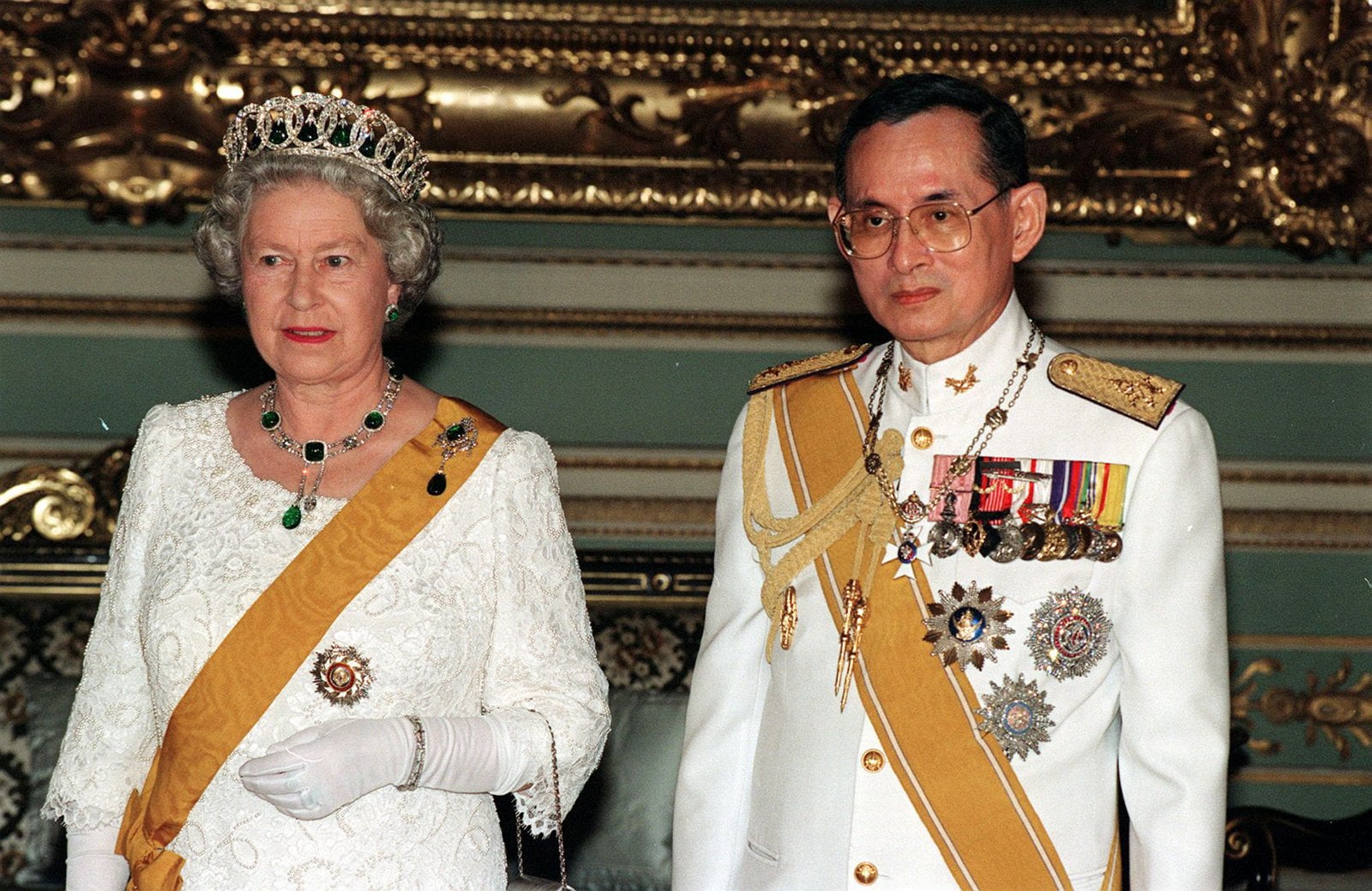 negara monarki dan kediktatoran